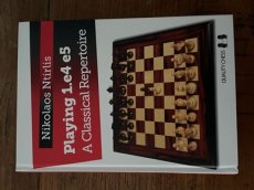 33984 Ntirlis, N. Playing 1.e4,e5, a classical repertoire, hardcover